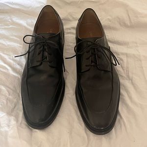 Men’s black leather Cole HAAN size 11 dress shoes. In excellent condition.